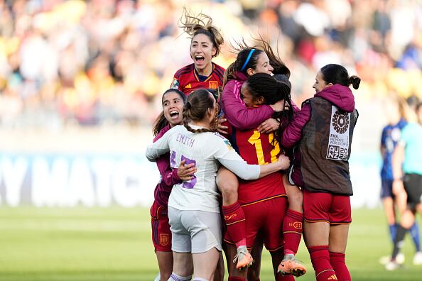 España mantuvo la presión abrumadora en la segunda mitad, aunque sus rivales apretaron la marca en la parte baja para impedir los numerosos disparos al arco del primer tiempo.