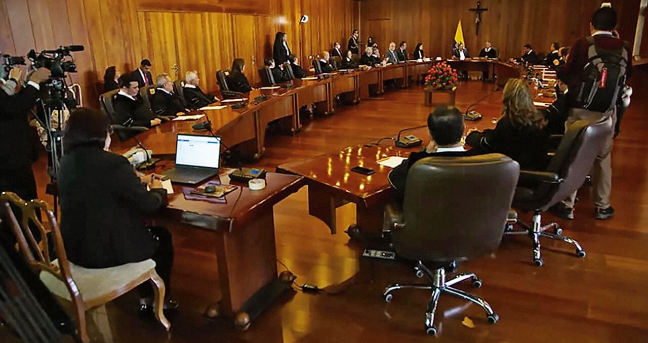 Las altas cortes pidieron respeto a la dignidad de la justicia. La Fiscalía está investigando a Juan Fernando Petro y a Nicolás Petro, hermano e hijo, respectivamente, del presidente Petro.