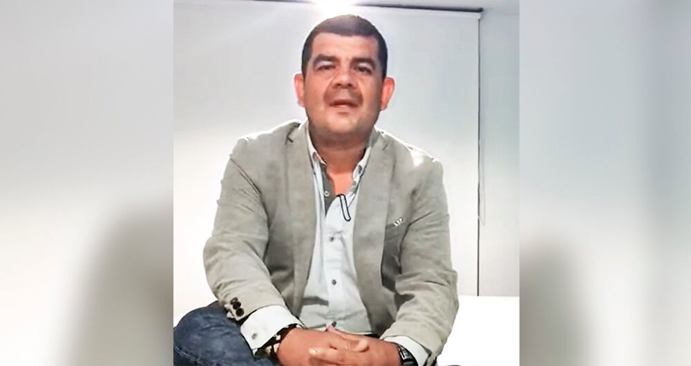 La hoja de vida de Restrepo Toro (izq.) la recomendaron Juan Fernando Petro, César Valencia (supuesto enlace de Papá Pitufo) y Olga Velásquez.