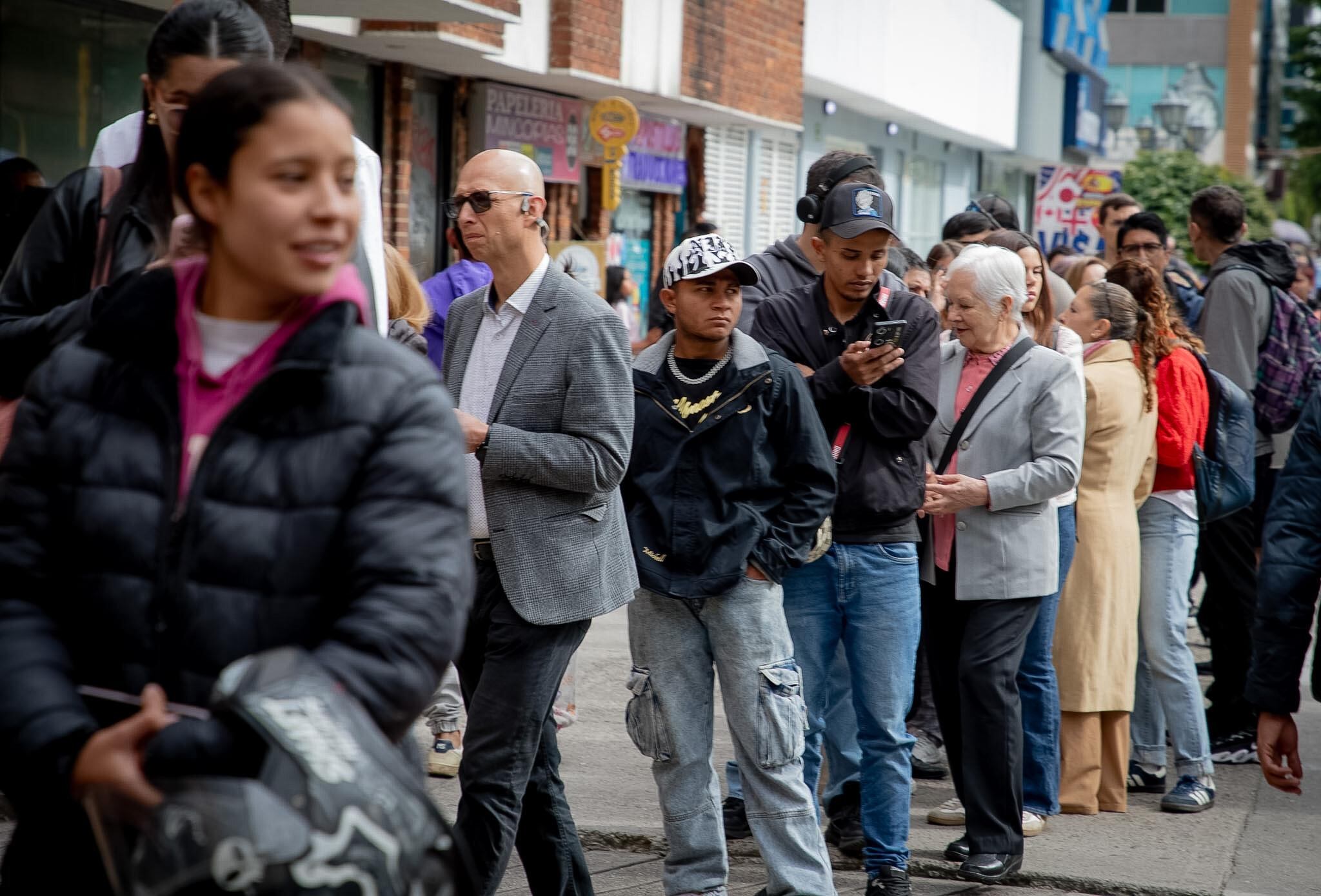 Filas pasaporte calle 100 Bogotá