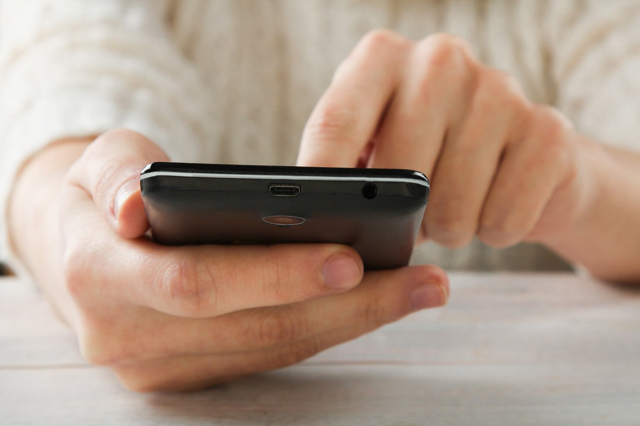 La otra persona debe ser informada de la grabación de llamadas.