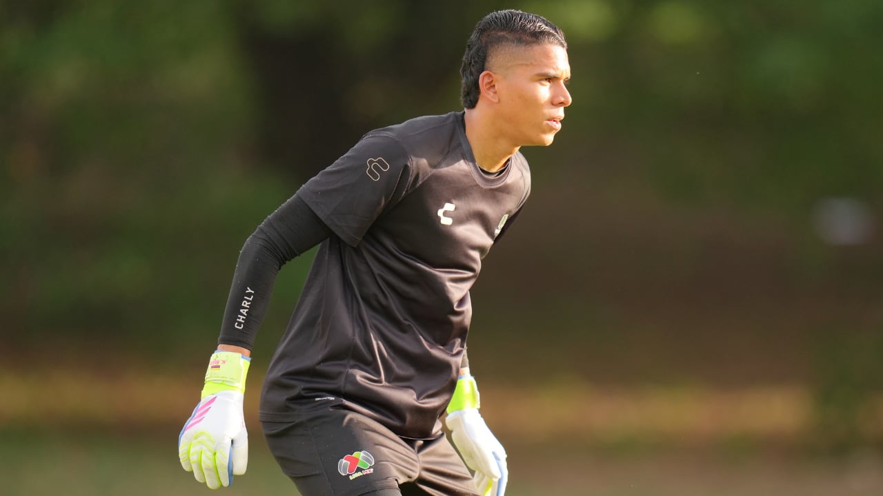 Kevin Mier, portero colombiano al servicio de Cruz Azul.