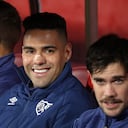 Falcao García sonriente en el banquillo del Rayo Vallecano