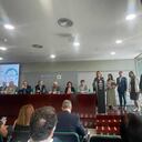 Secretaria Edna Bonilla recibiendo el premio.