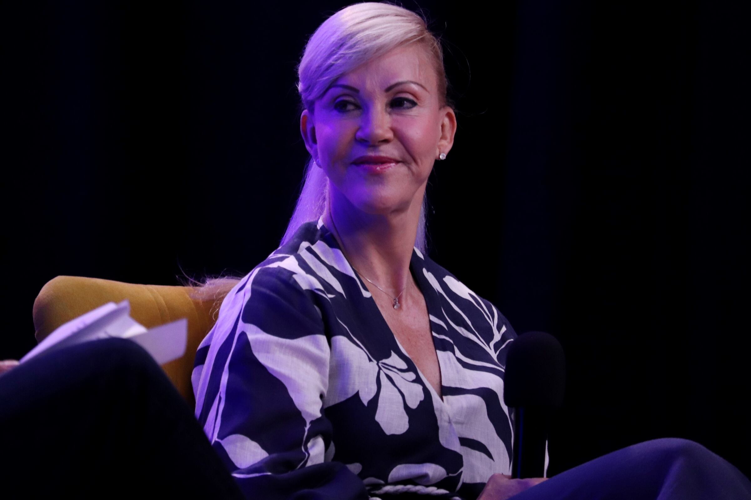 Telepacífico lanza su nueva programación con el conversatorio "El Valle del Cauca sus costumbres y tradiciones" con el escritor Gustavo Álvarez Gardeazabal, la gobernadora Dilian Francisca Toro y el director de la biblioteca departamental Fernando Tamayo.