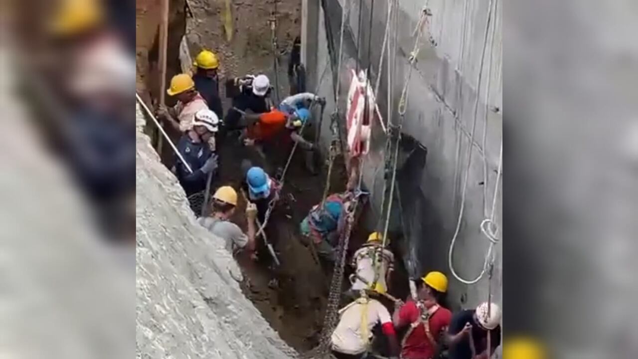 Las autoridades investigan las causas por las cuales se produjo el deslizamiento que atrapó a tres obreros de la construcción.