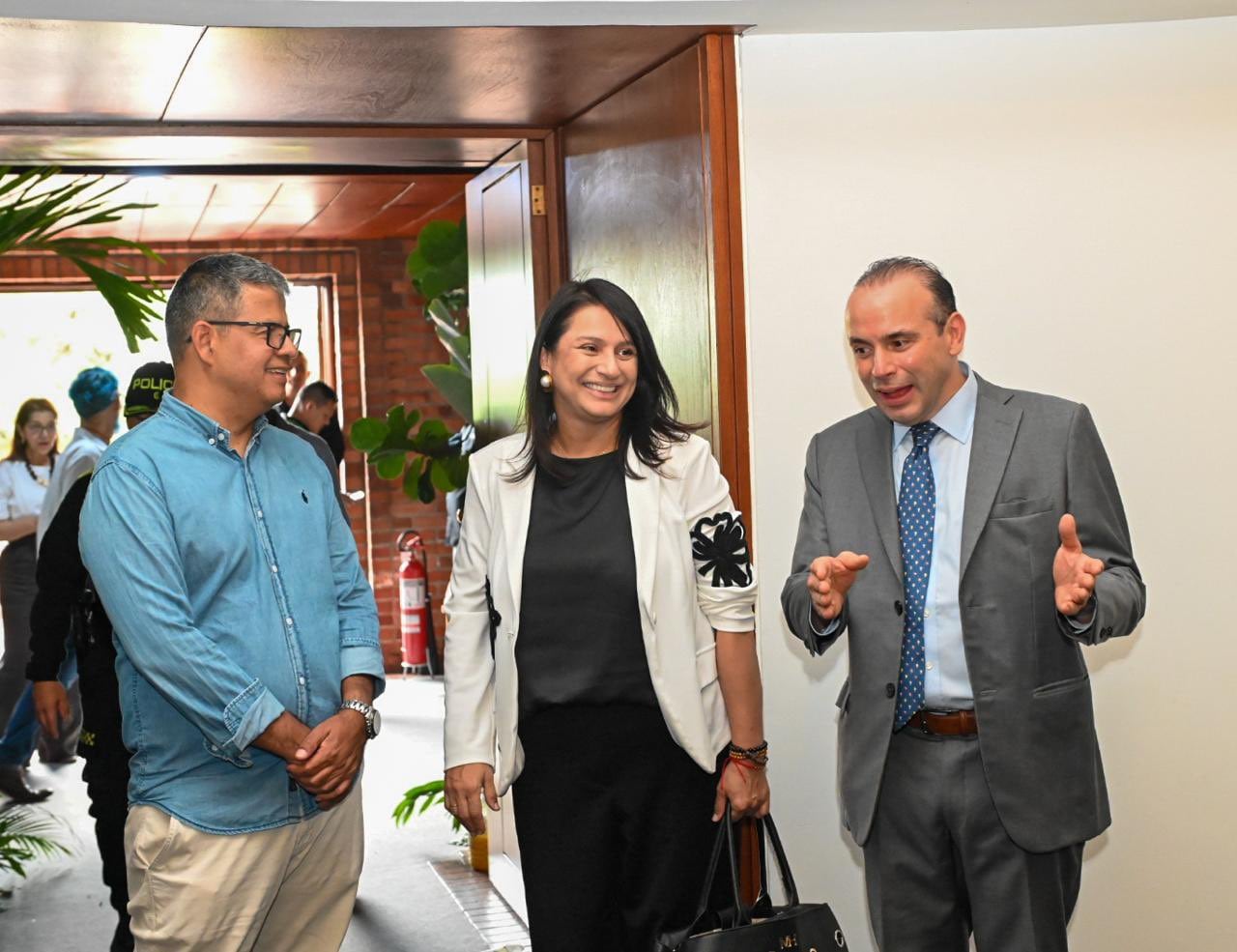 Paola Holguín, ministra de la Cultura designada por Abelardo de la Espriella, visitó la sede del Palacio Presidencial en Cali.