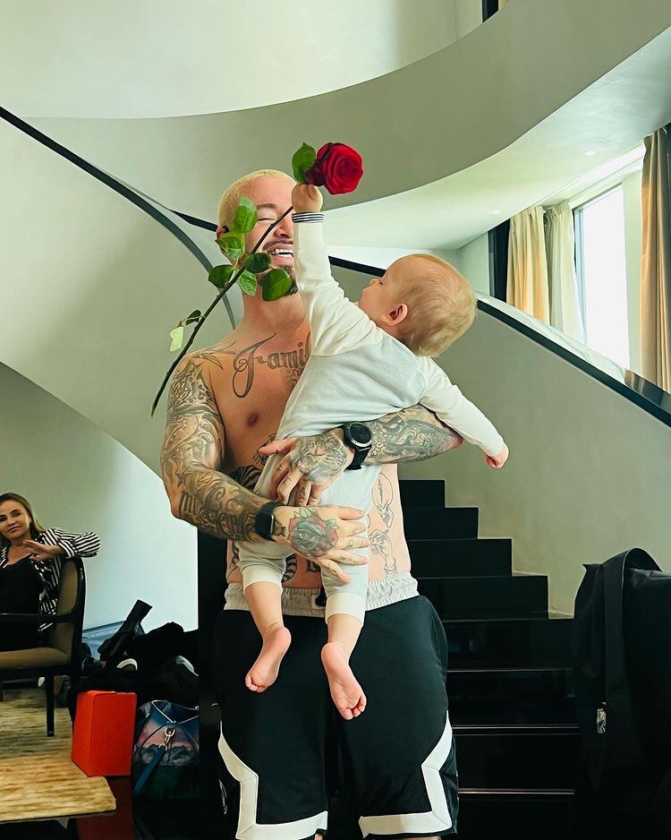 J Balvin y su hijo Río