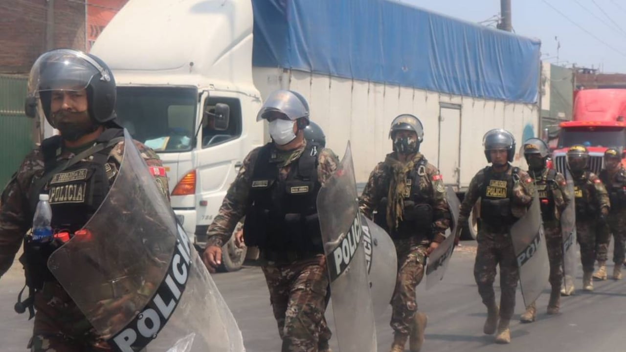 Las protestas en Perú dejan un saldo de 4 personas muertas en su primera jornada.