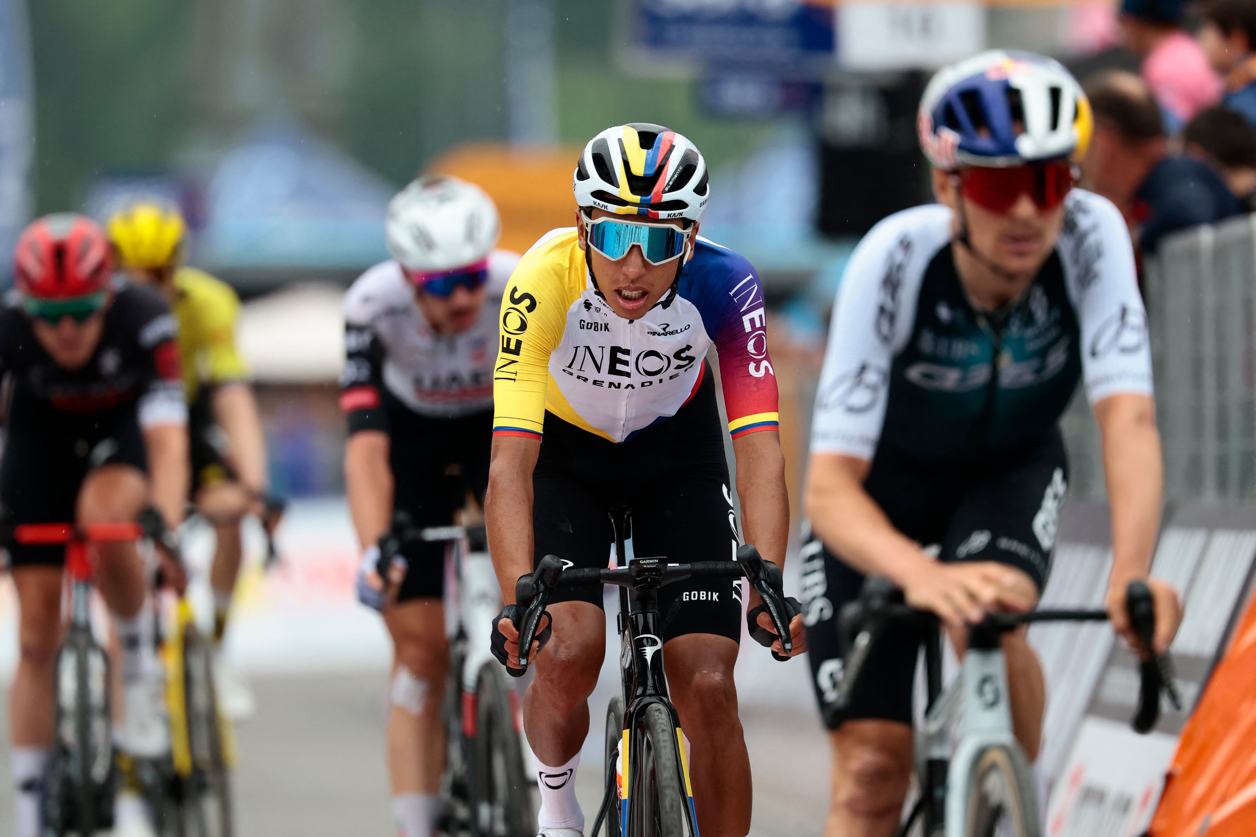 Ineos Grenadiers' Colombian rider Egan Bernal (C) crosses the finish line  of the 17th stage of the 108th Giro d'Italia cycling race, 155kms from San Michele all'Adige to Bormio, on May 28, 2025. (Photo by Luca Bettini / AFP)