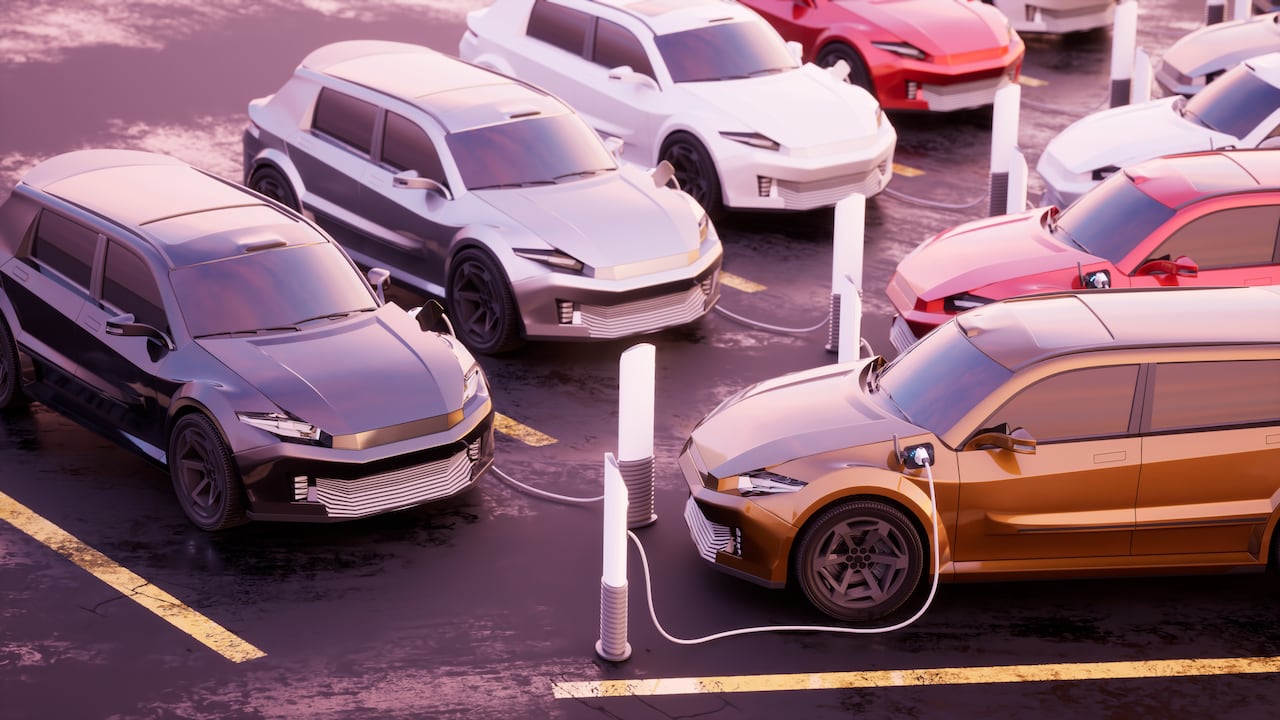 Los modelos eléctricos e híbridos sumaron miles de nuevas matriculaciones durante los primeros siete meses de 2026.