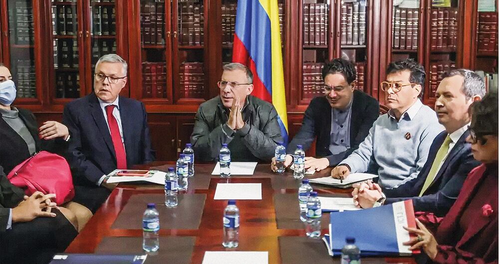  Esta semana fue radicado en el Congreso el proyecto de ley de sometimiento o acogimiento a la justicia para organizaciones criminales. Las dudas y la desconfianza son claras. El lío, la extradición.