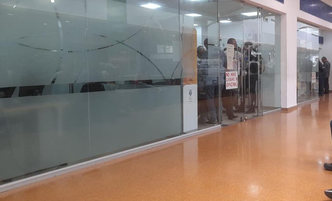 Las oficinas del banco de Bogotá se encuentran en el segundo piso del centro comercial