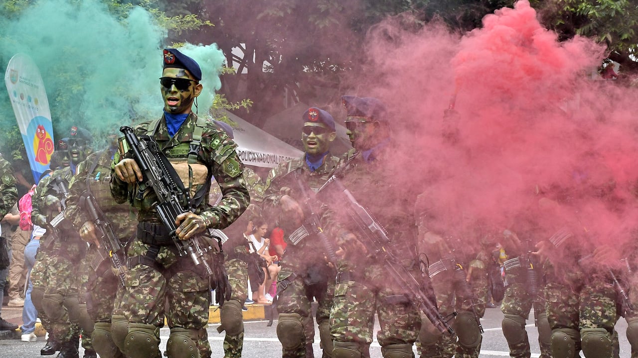 Postal del desfile del 20 de Julio en Cali.