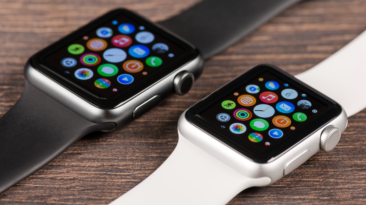 Una nueva forma de llevar el Apple Watch divide opiniones en redes.