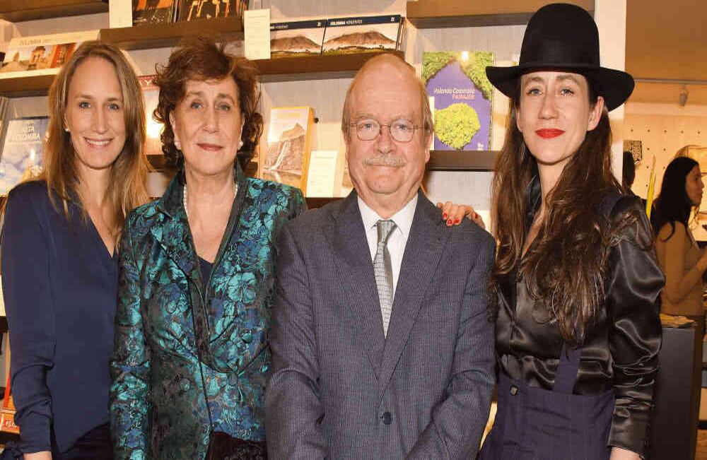 María Villegas, Clara Lucía Salazar, Benjamín Villegas y Laura Villegas.