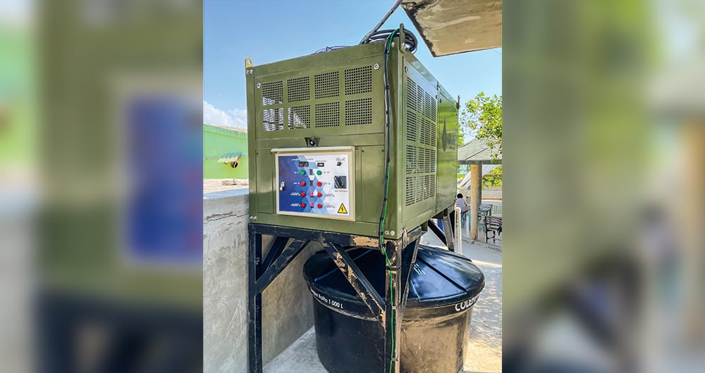 Al día, esta máquina es capaz de generar 1.200 litros de agua.