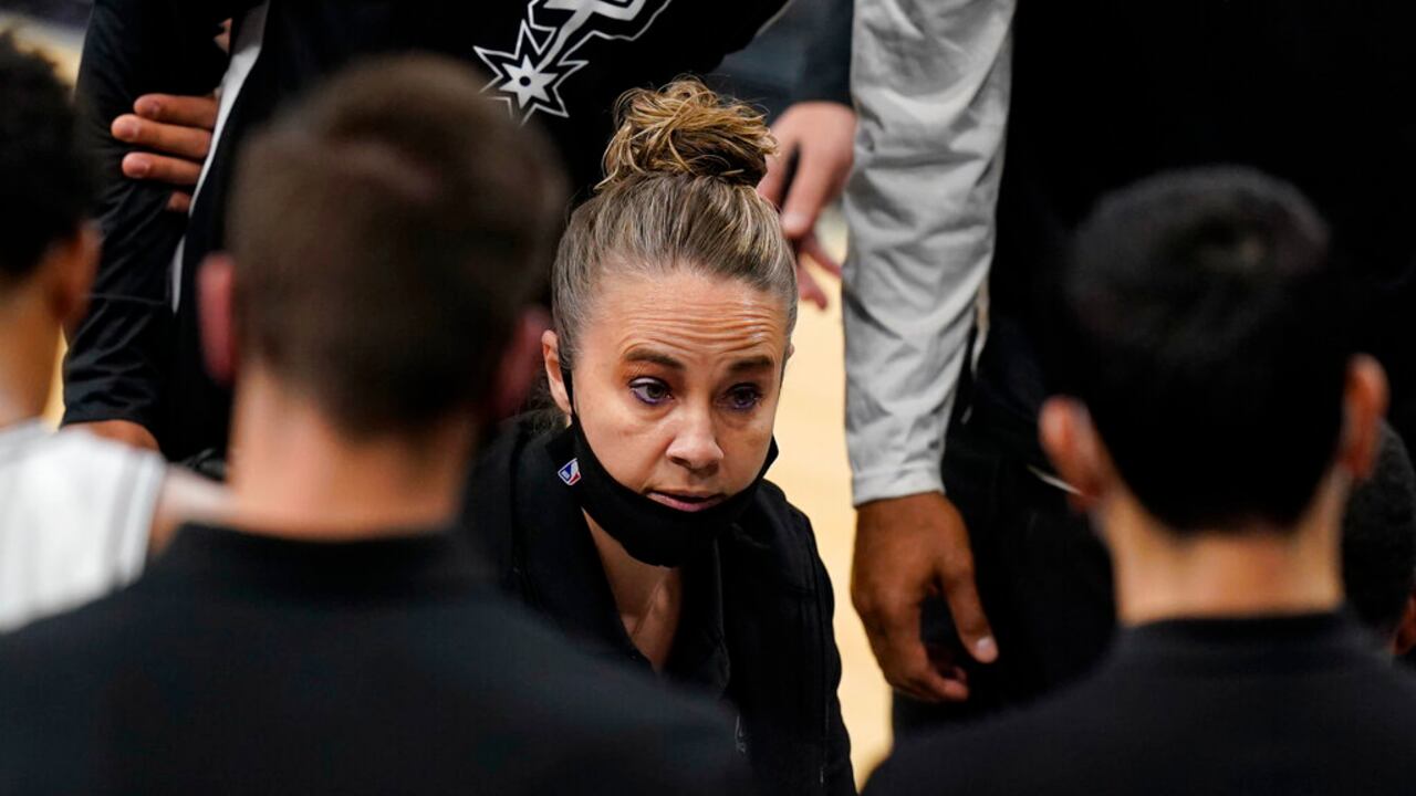 Becky Hammon, la primera mujer en dirigir a un equipo de la NBA