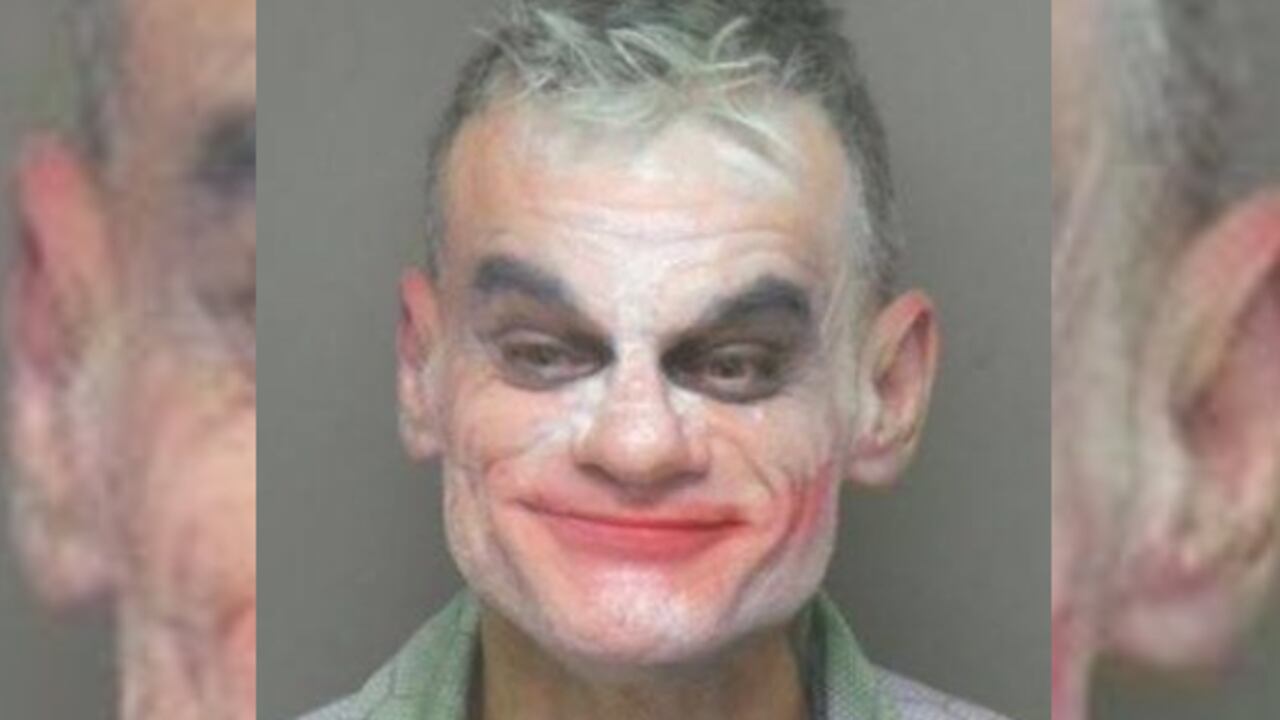 Al hombre que se disfrazó de 'El Guasón' le dieron libertad condicional.