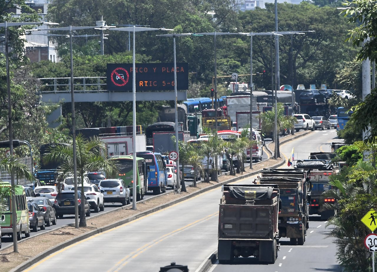 Colombia; Paro Nacional Camionero, por el incremento de valor del ACPM. Recorrido Yumbo Cali. foto José L Guzmán. El País