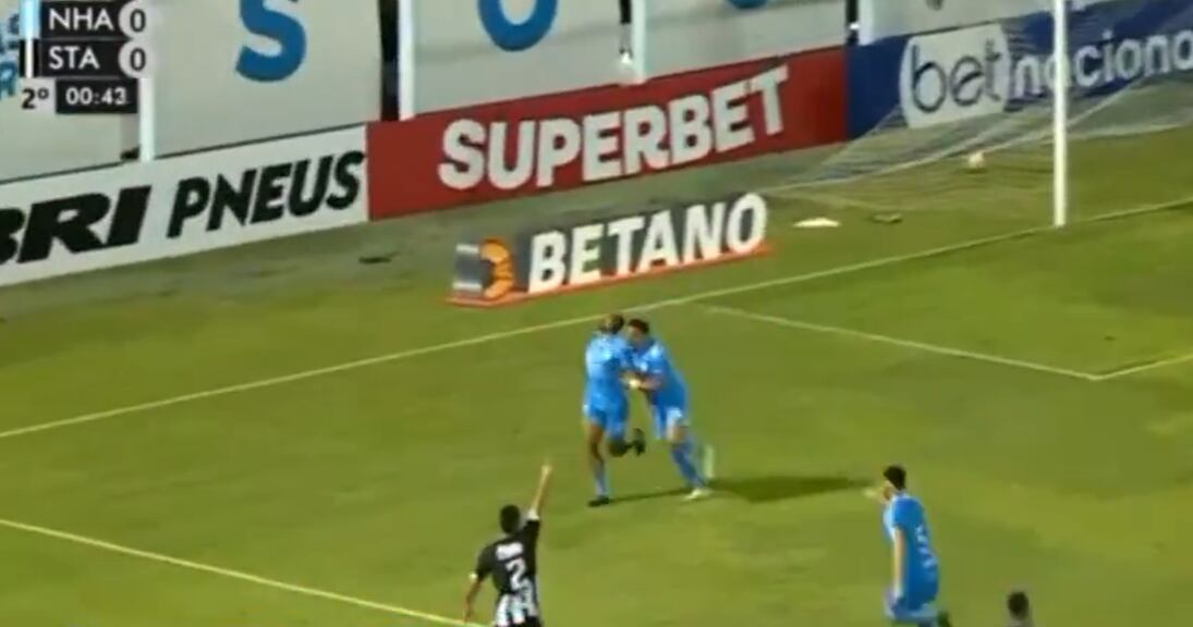 El futbolista decidió jugar el partido pese a enterarse de la muerte de su padre.