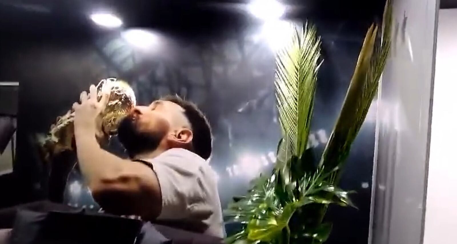 Gigantografía de Messi en su palco.