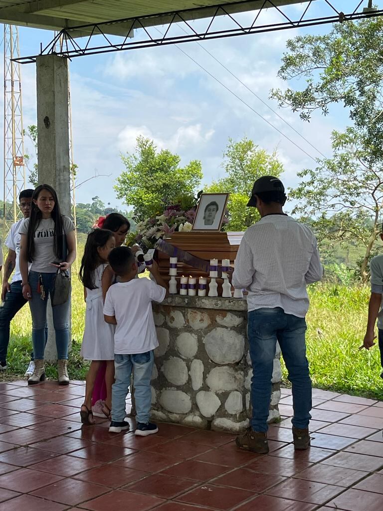 JEP y Unidad de Búsqueda de Desaparecidos entregaron el cuerpo de Olicer Echeverry, campesino desaparecido hace 16 años