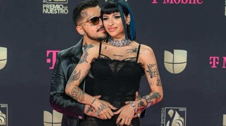 Christian Nodal y Cazzu despertaron los rumores de un embarazo durante la reciente entrega de los Premios Lo Nuestro.