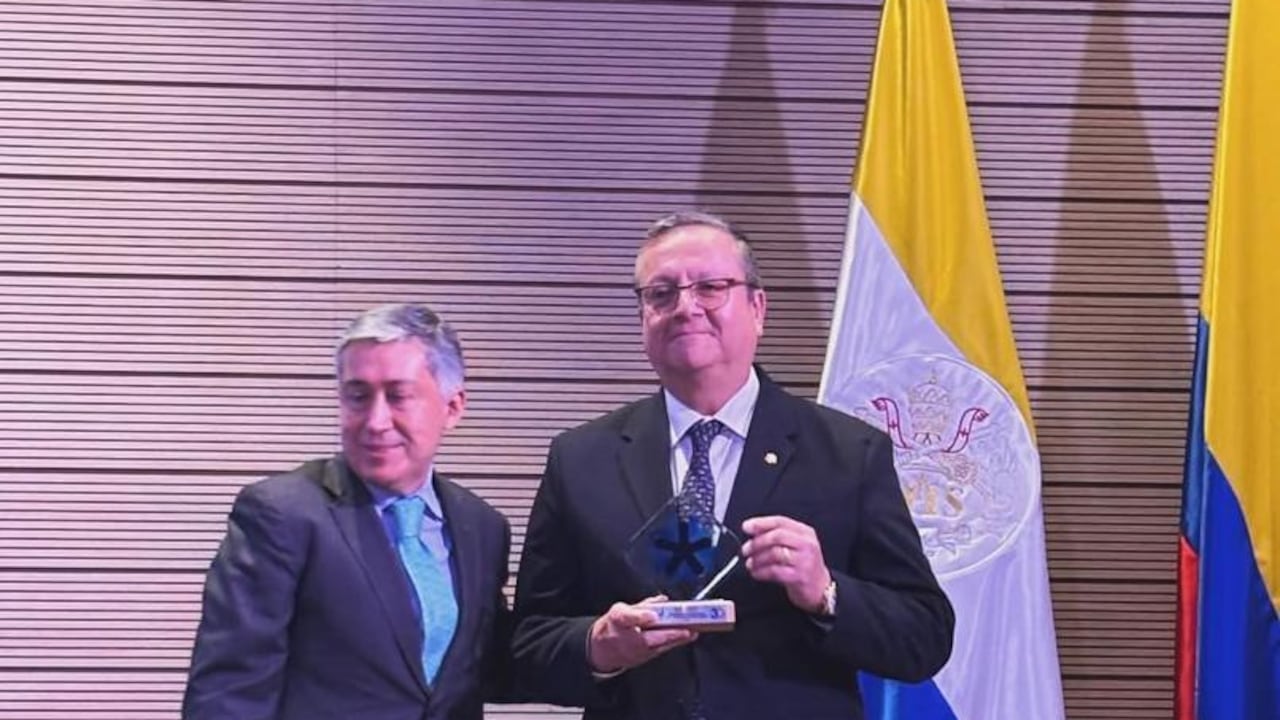 El presidente de la Sala de Consulta y Servicio Civil del Consejo de Estado ganó en la categoría de “mejor sentencia de Alta Corte” el premio de la Corporación Excelencia en la Justicia 2026,.