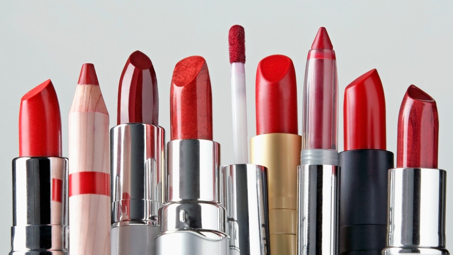 Desde la identificación de tu tono de piel hasta la selección de colores que complementen tus rasgos, este es el arte de elegir el labial perfecto.