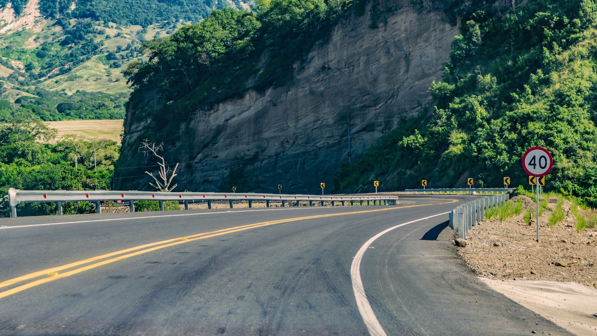 El transporte por carretera es el principal medio para movilizarse en Colombia.