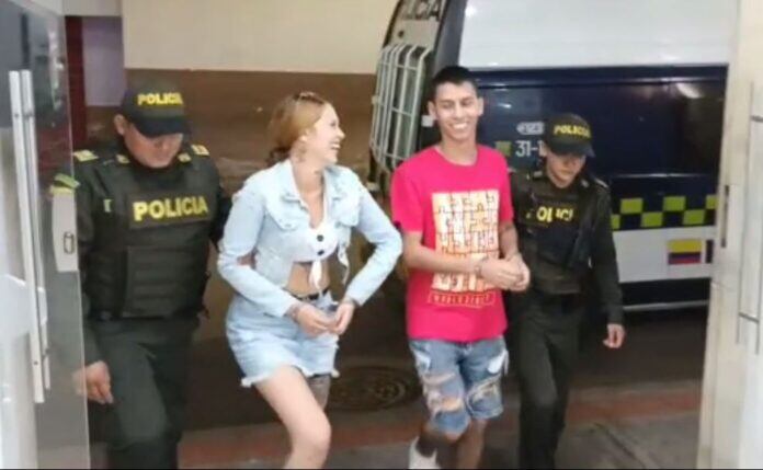 Estas personas habrían robado prendas avaluadas en 900 mil pesos.