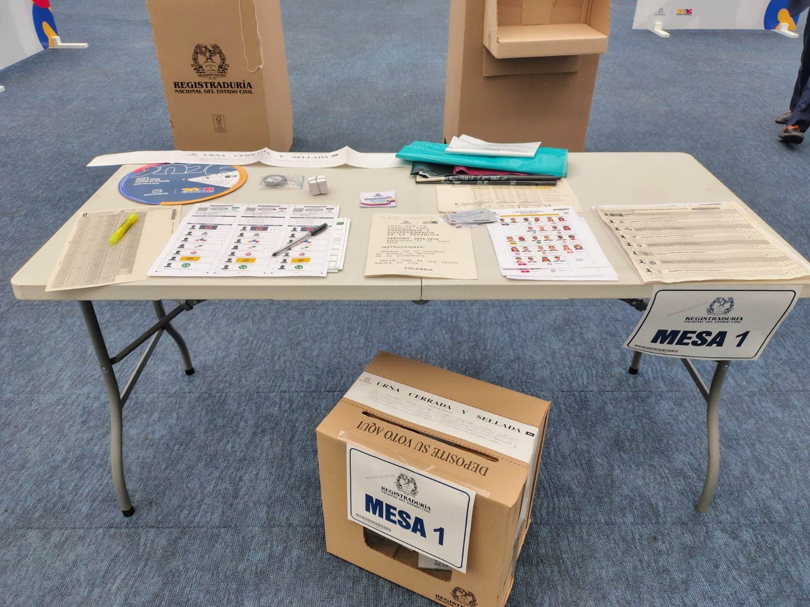 Todos los kits
electorales cuentan
con un chip RFID,
que permite
rastrearlos en
cualquier parte
del mundo.