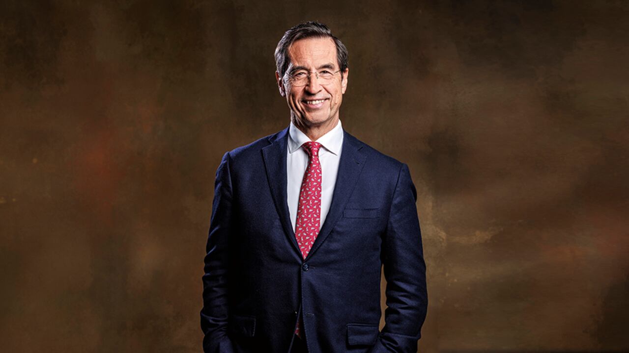 El doctor Puig ha escrito 12 libros y ha dictado conferencias en más de 35 países.