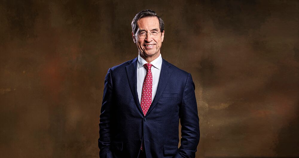  El doctor Puig ha escrito 12 libros y ha dictado conferencias en más de 35 países.