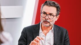 “Celebro, como lo han hecho todos los poetas, el asombro de estar vivo”.