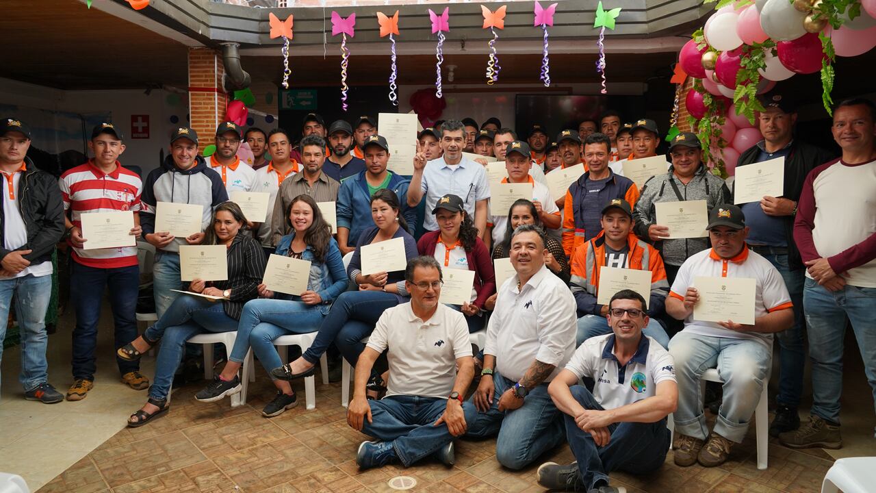 Calimineros es una empresa formada por 160 mineros informales de California, Santander.