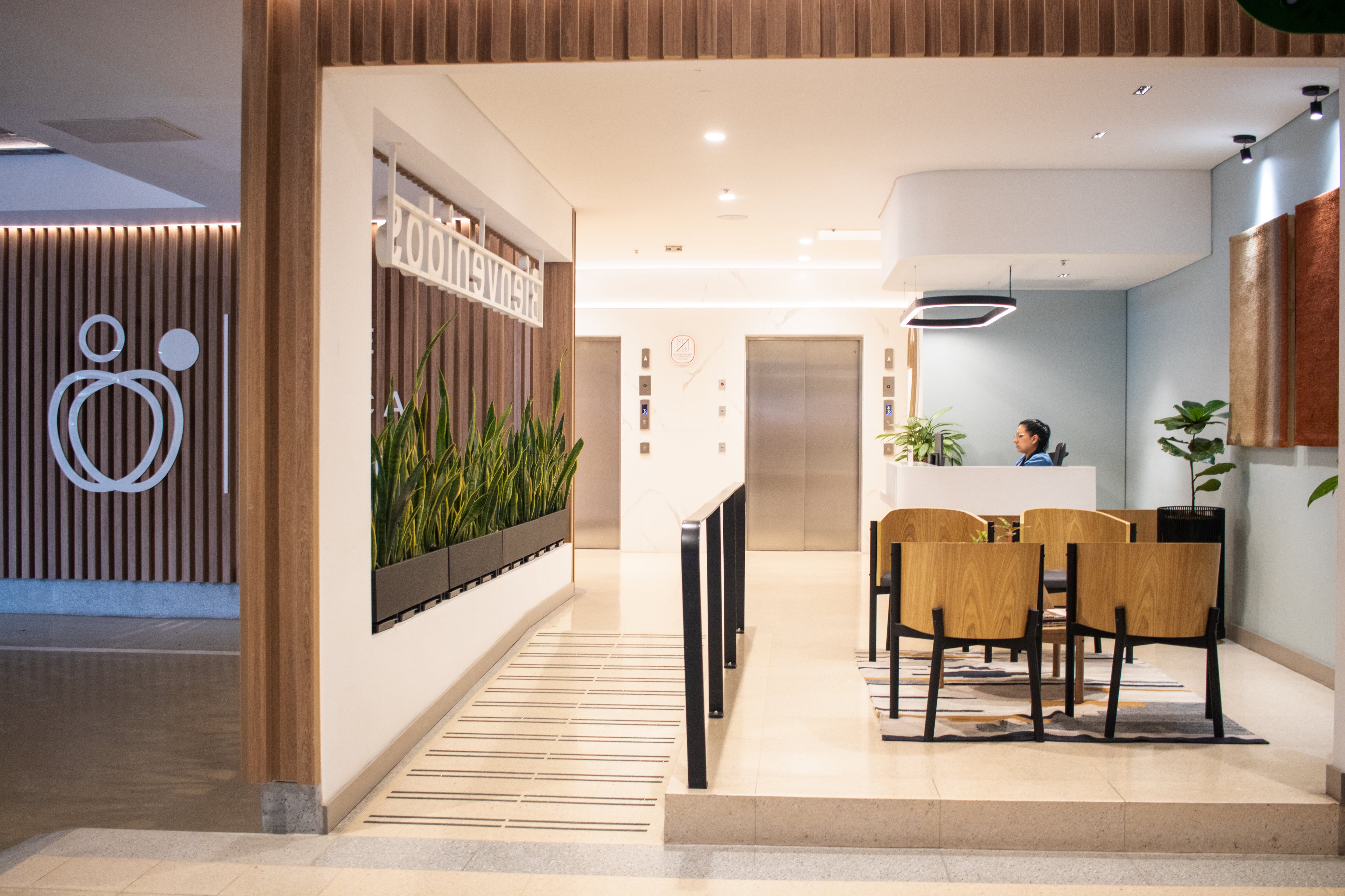 La ubicación estratégica de la Torre Médica Oviedo en el epicentro comercial y turístico de Medellín abre oportunidades importantes para el turismo de salud.