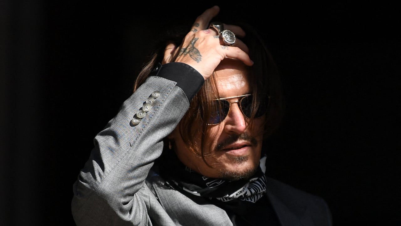 A Depp le queda aún una batalla legal por librar. El acto interpuso una demanda contra Heard por difamación en Estados Unidos.