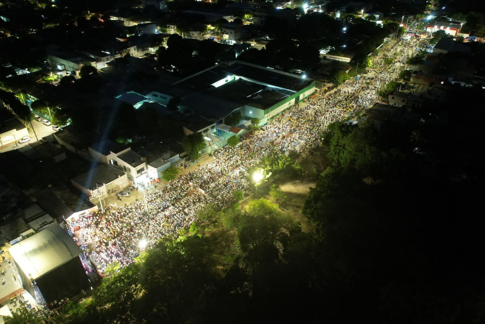 Multitudinario recibimiento al candidato presidencial Federico Gutiérrez en Santa Marta.