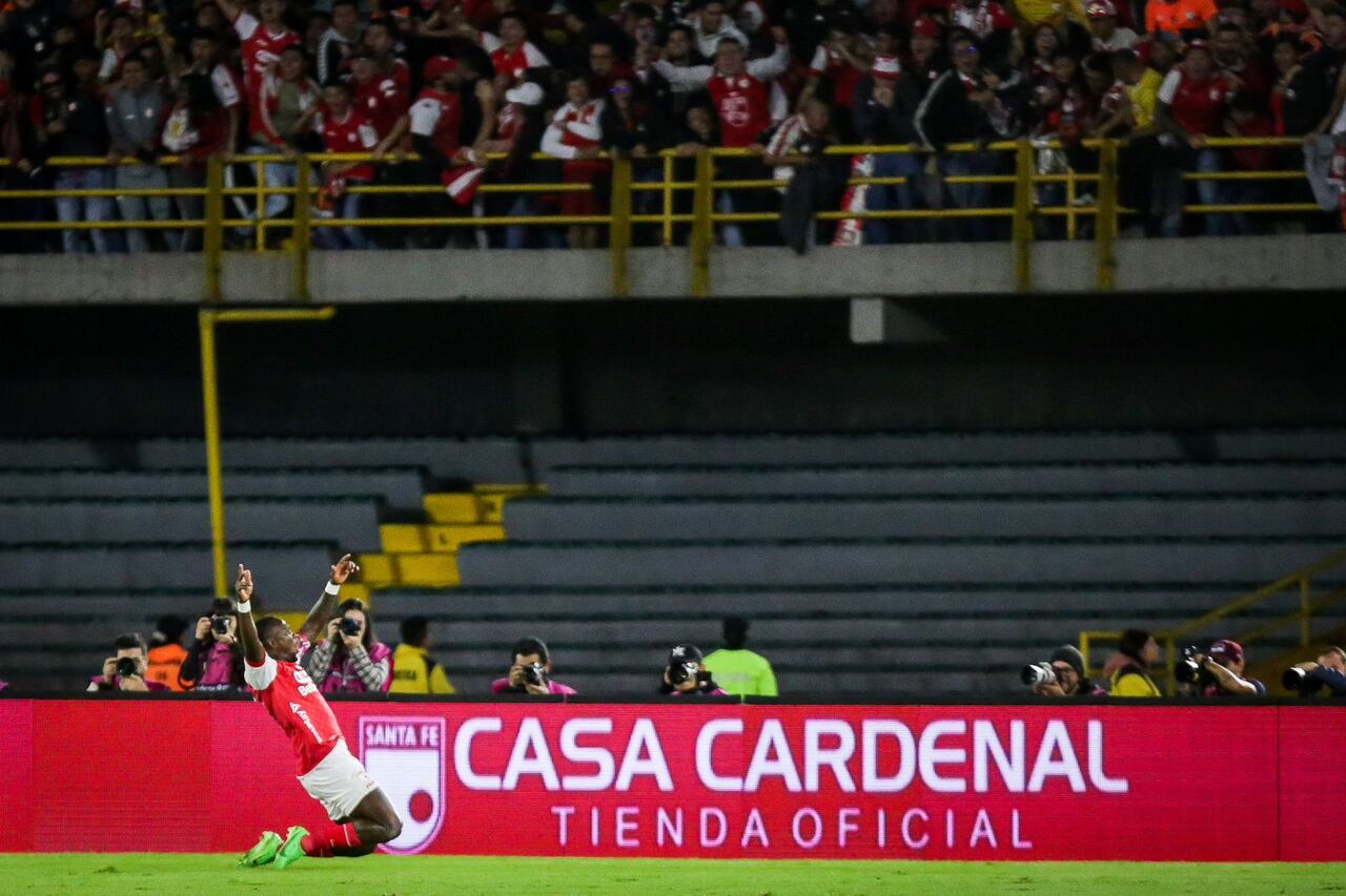 Imagen del partido entre Independiente Santa Fe y Deportes Tolima por la fecha 1 del Grupo B de los cuadrangulares semifinales de la Liga colombiana 2024.