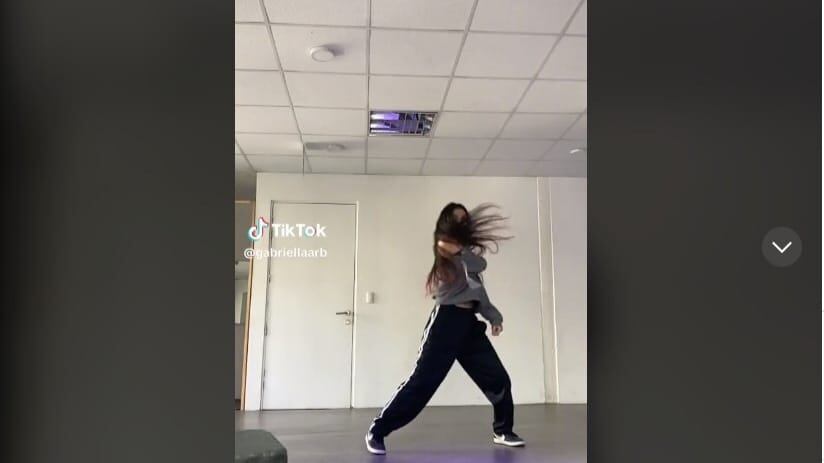 La joven afirma que un fantasma movió su dispositivo móvil.