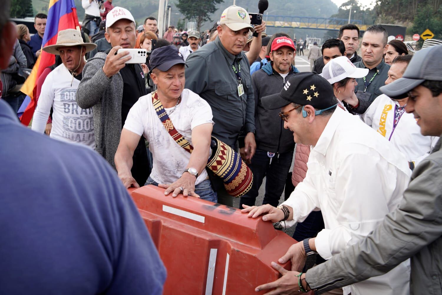 La comunidad espera que esta vez si les cumplan.