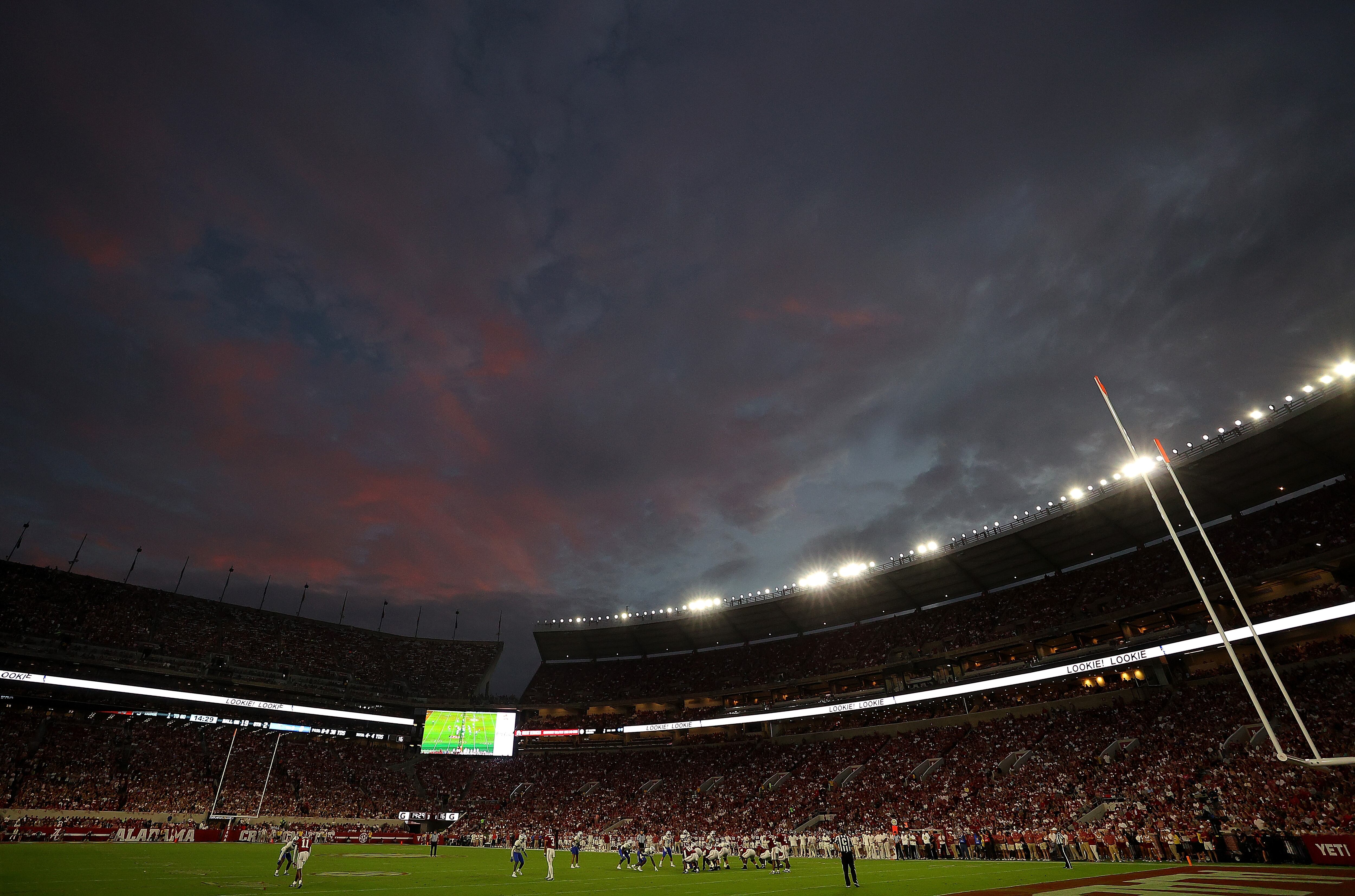 Una vista general del estadio Bryant-Denny durante el segundo cuarto entre Alabama Crimson Tide y Middle Tennessee Blue Raiders el 2 de septiembre de 2023 en Tuscaloosa, Alabama. (Foto de Kevin C. Cox/Getty Images)