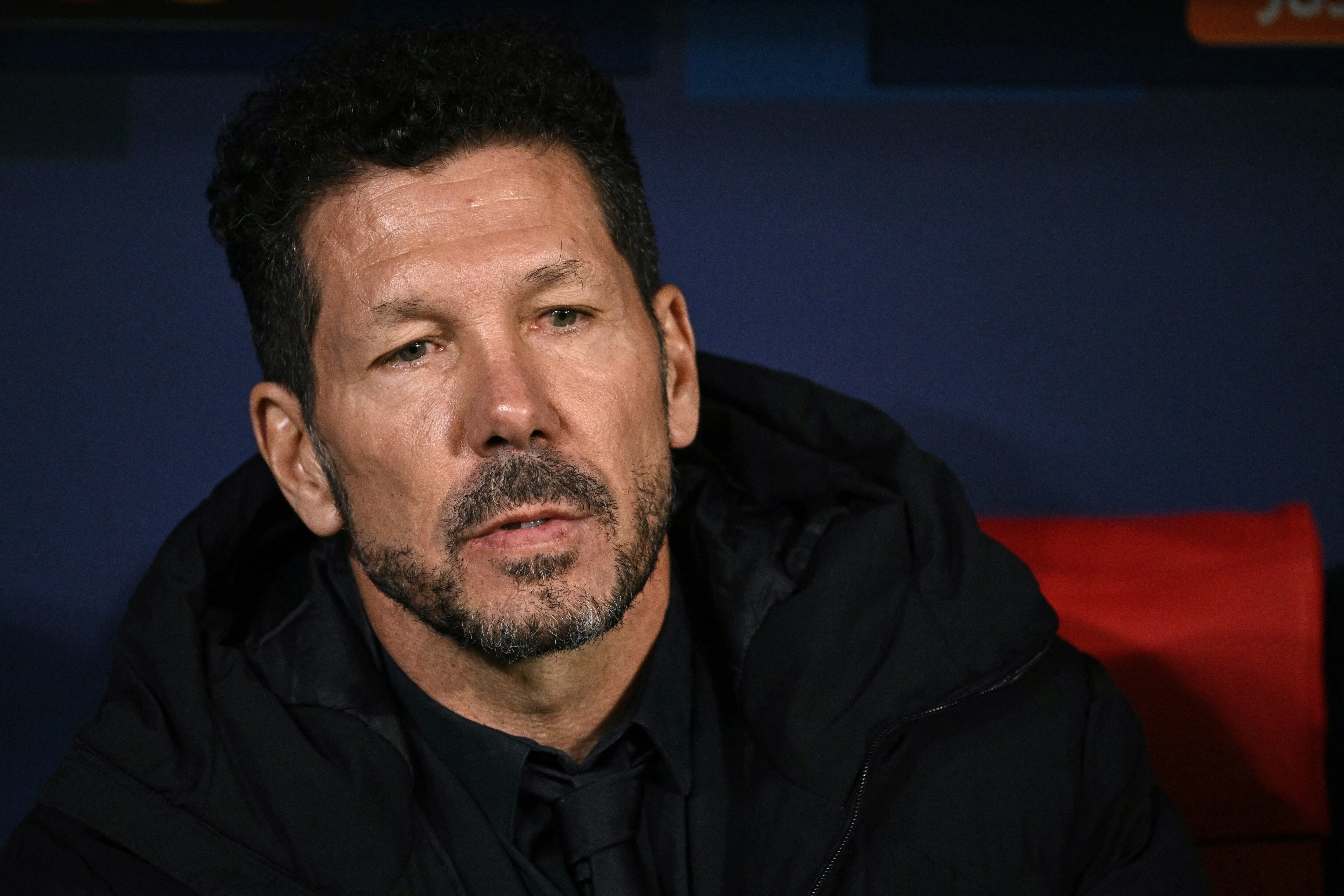 Diego Pablo Simeone, entrenador del Atlético de Madrid, no dudó en mostrar su enojo tras el penal anulado a Álvarez en Champions