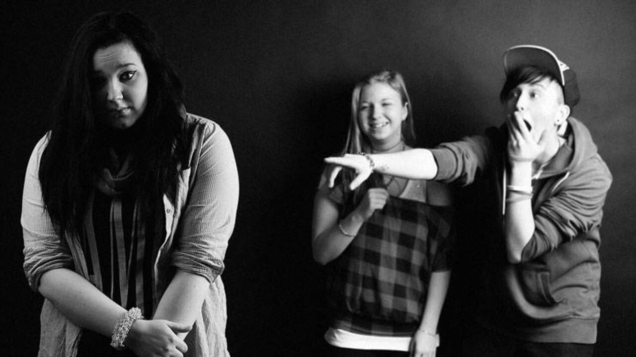 un tercio de los alumnos y alumnas de entre 8 y 24 años (el 32 %) ha sido intimidado psicológicamente por sus compañeros en la escuela al menos una vez en el último mes.