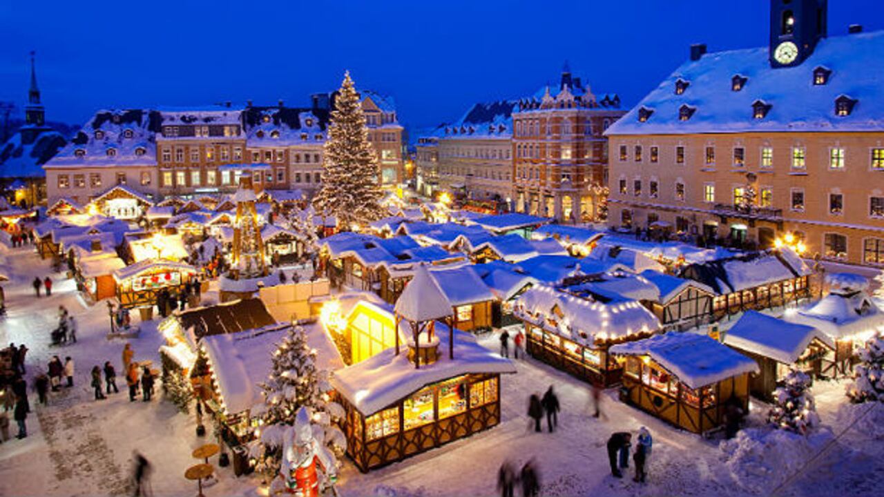 Uno de los Weihnachtsmarkt o Mercado Navideño en Alemania. Algo similar se pretende recrear en el Museo El Chicó de Bogotá.