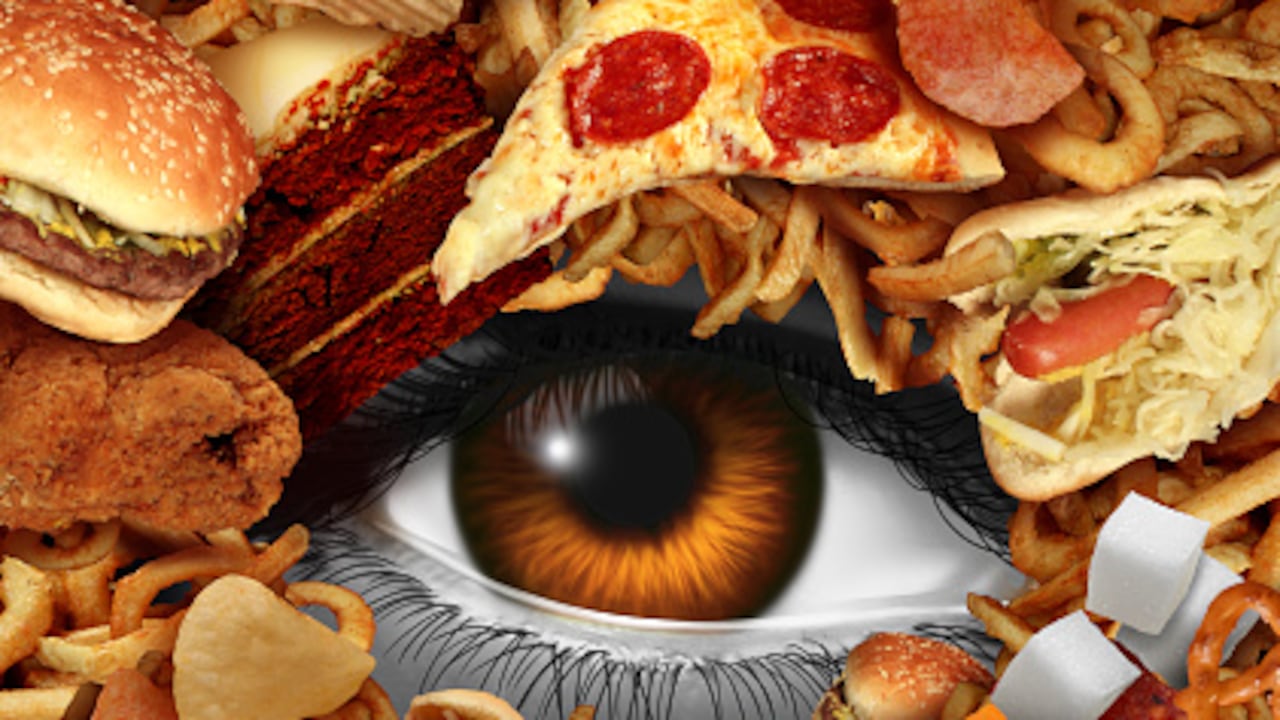 Cuando se dejan de consumir los alimentos adictivos, generan irritabilidad y tristeza.