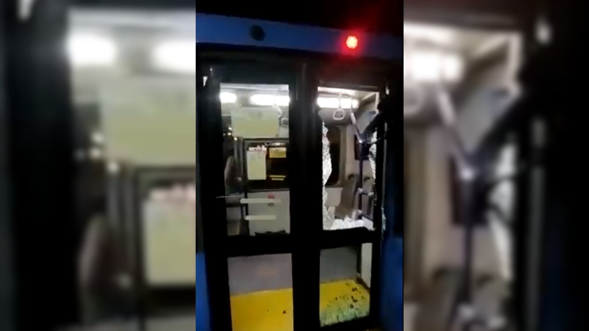 Así quedaron las puertas del bus del MIO.
