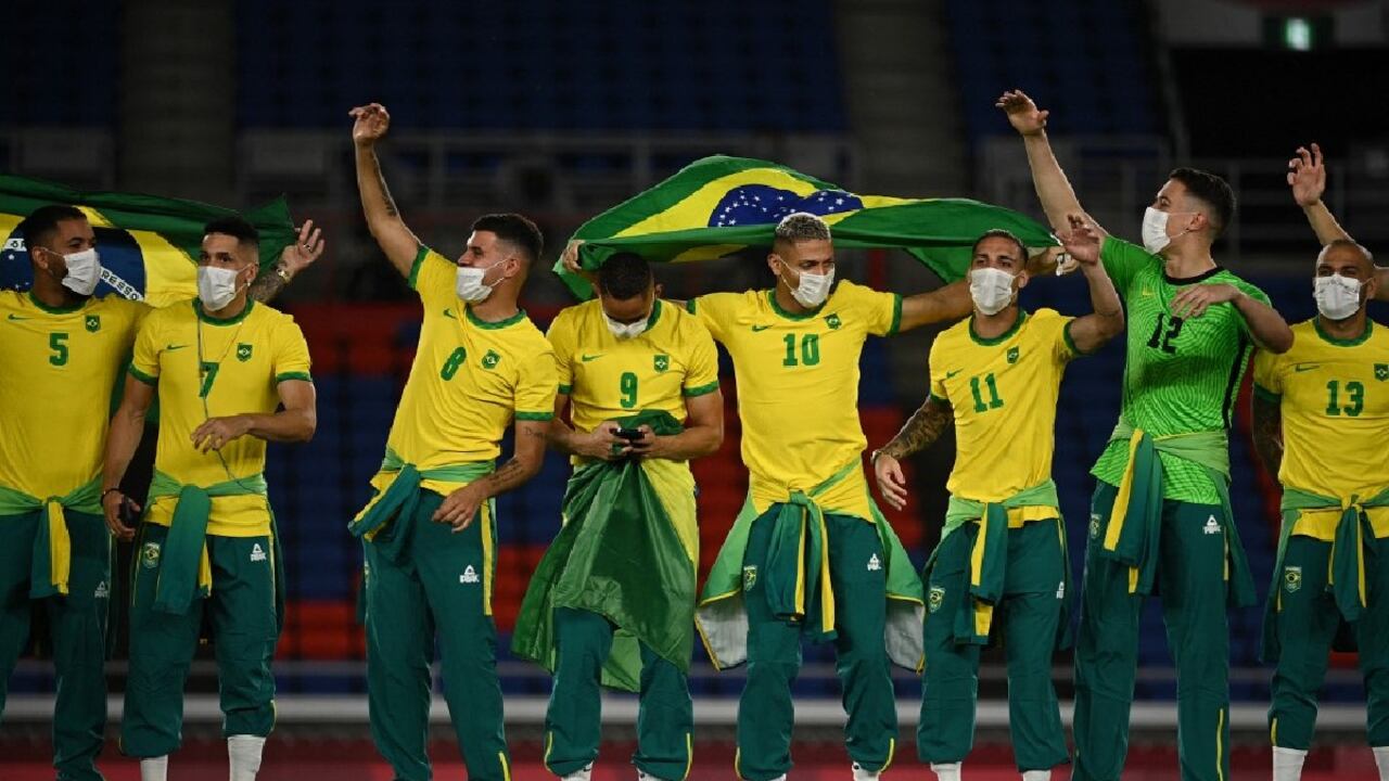 Imagen de los jugadores durante la premiación.